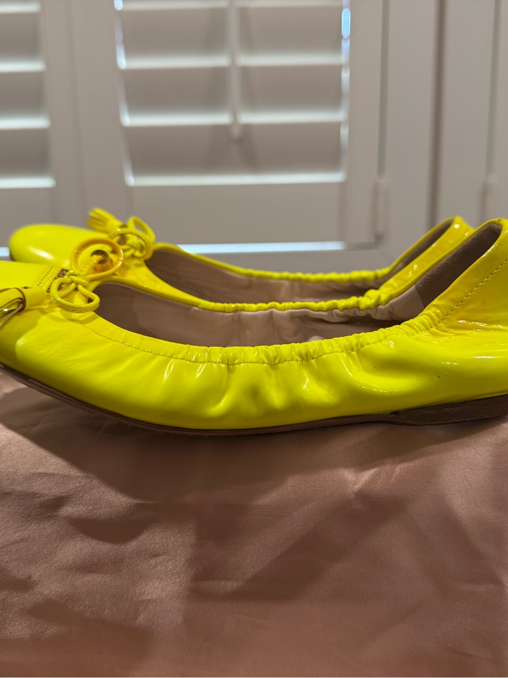 Authentic PRADA Neon Yellow Patent Leather Bow Tassel Scrunch Ballet Flats - Picture 4 of 9